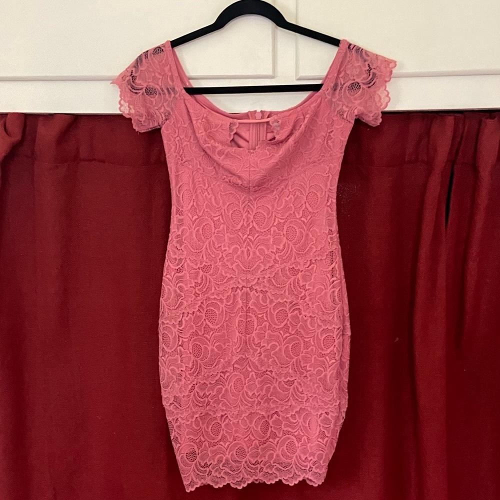 GUESS off the shoulder body con dress size XS NWT